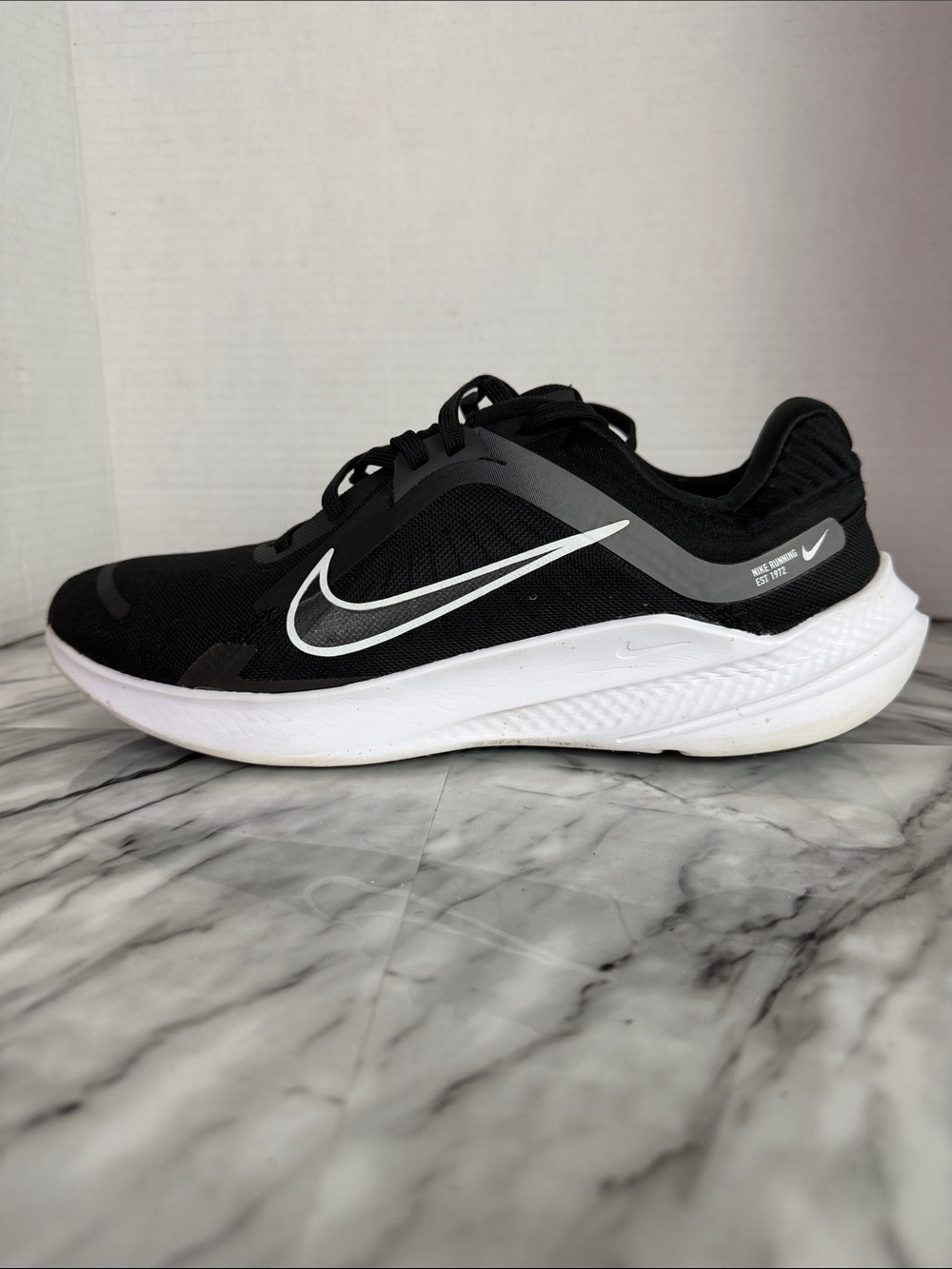 Nike Quest 5 men’s sneaker running shoe.